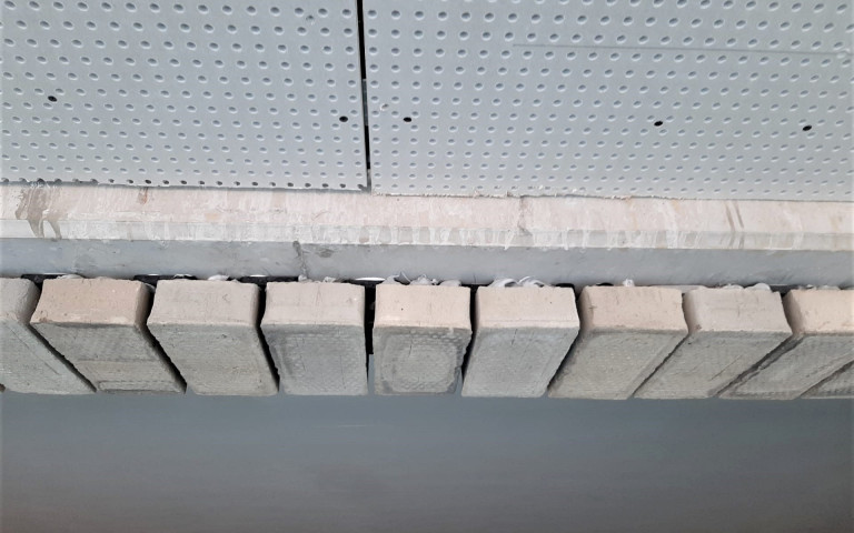G70_Gevelsteen op plafond_zoom