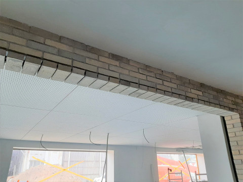G70_Gevelsteen op plafond